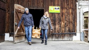 Die Young Farmers Jürg und Pascale Strass haben innerfamiliär den Hof übernommen. Bild: Mareycke Frehner