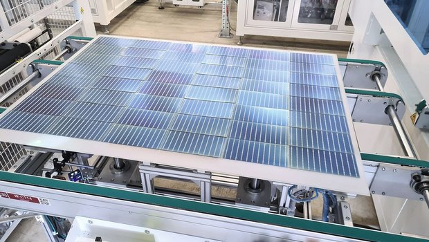 Die 3S Swiss Solar Solutions AG stellt an ihrem zusätzlichen Standort in Worb BE Solarmodule her. Bild: 
