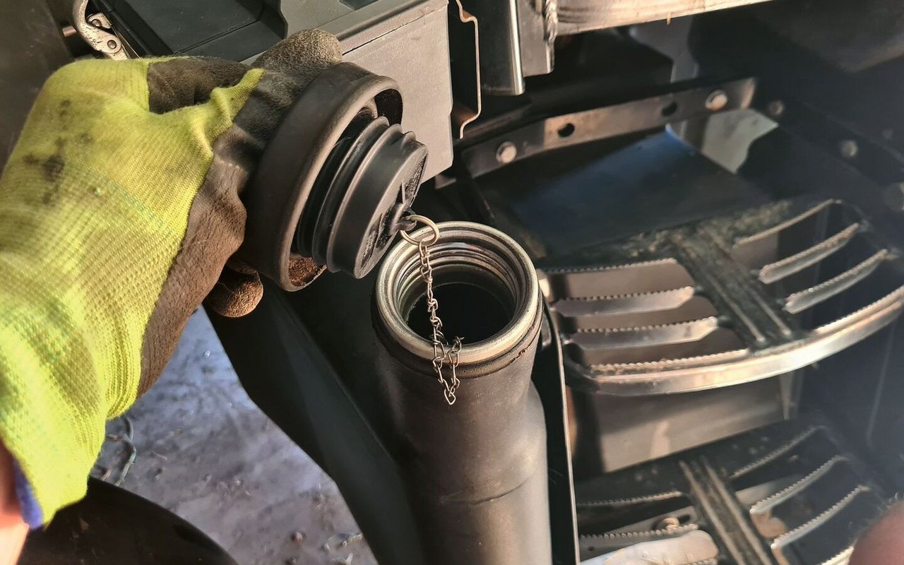 Der Diesel reicht weiter, wenn die Reifen am Traktor passend eingestellt werden. Gleichzeitig schont man so auch den Ackerboden.