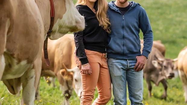 Manuela Lerch (26) und Noah Handschin (29) bewirtschaften zusammen seit drei Jahren einen Pachtbetrieb in Läufelfingen BL.