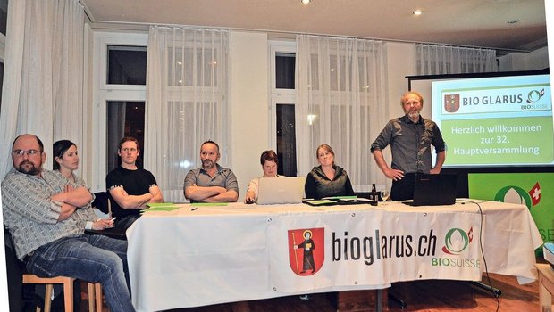Der Vorstand von Bio Glarus mit Präsident Richi Bamert (r.) an der kontroversen Hauptversammlung, bei der sich die Mitglieder gegen Bio Suisse stellten.