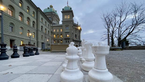 Grosses Schachspiel vor dem Bundeshaus.