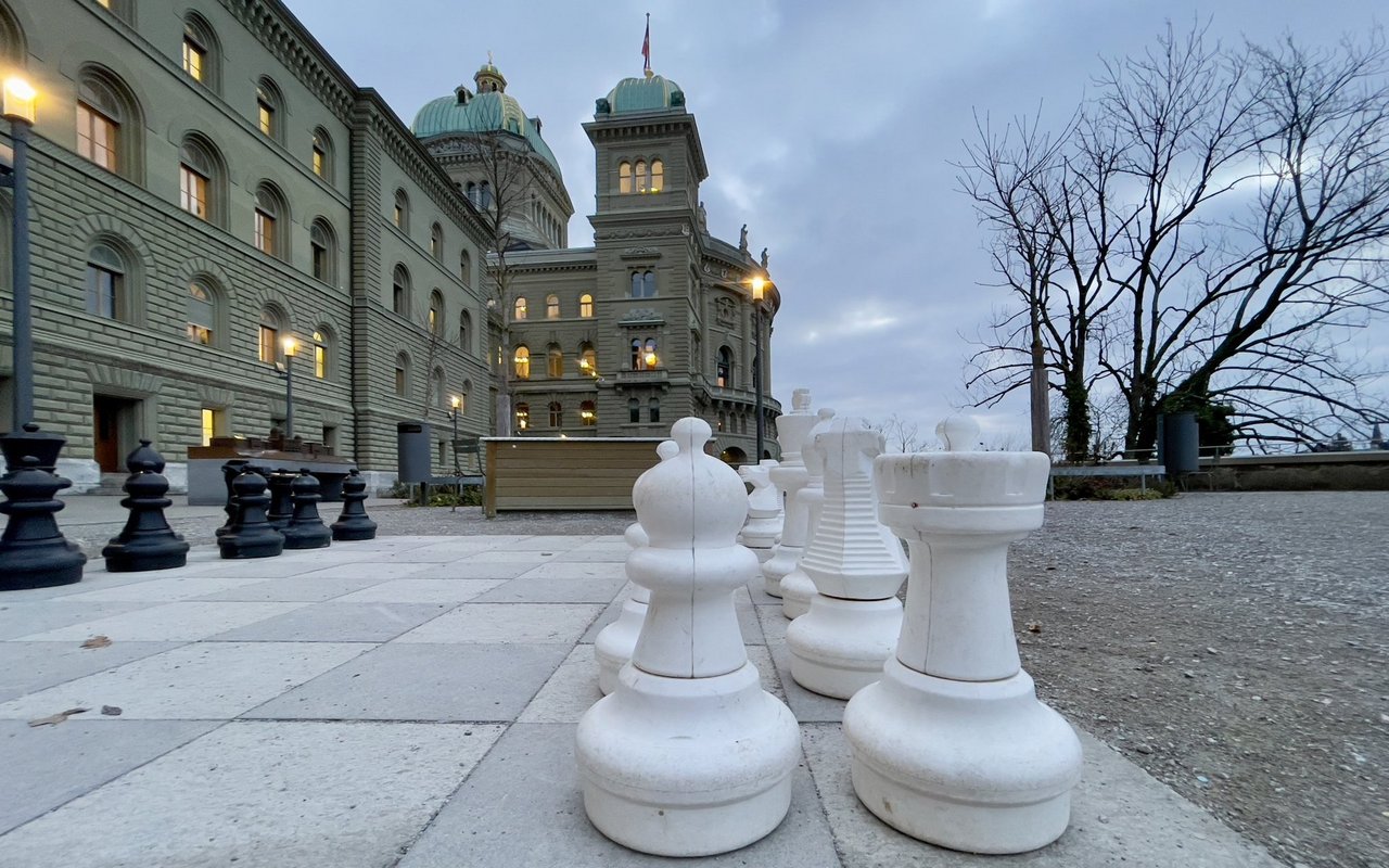 Grosses Schachspiel vor dem Bundeshaus.