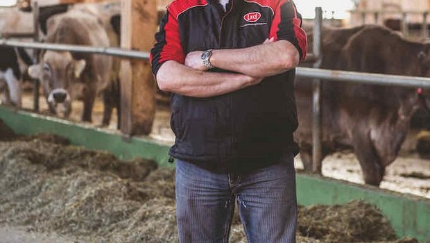 «Die Kuh muss bei der Milchproduktion mitarbeiten» Tiziano Ziliani setzt sich leidenschaftlich für Tiere ein. Bild: Pia Neuenschwander