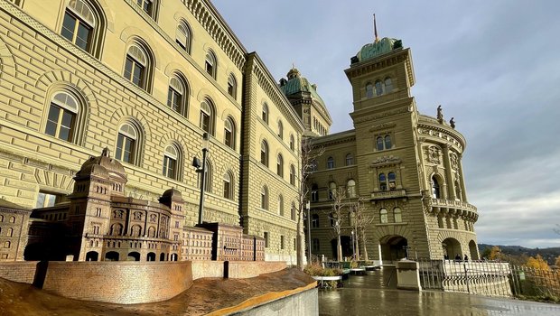 Bundeshaus-Modell im Massstab 1 zu 130 vor dem Bundeshaus in Bern.