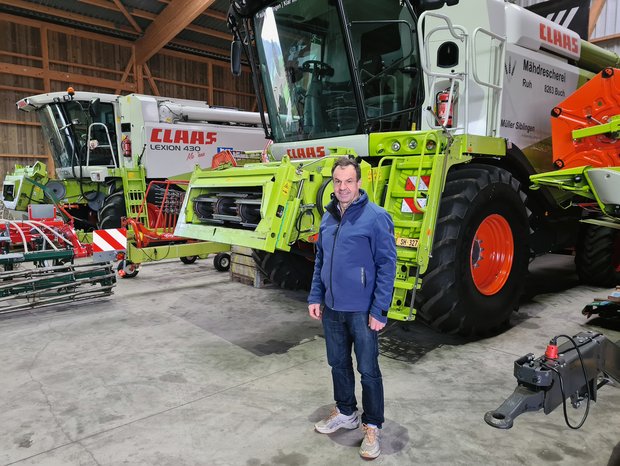Landwirt und Lohnunternehmer Felix Ruh: «Ich bin süchtig nach Mähdreschen» Felix Ruh aus Buch SH ist seit 45 Jahren fasziniert vom Mähdrusch. Bild: Beat Schmid