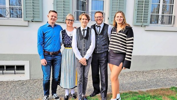 Familie Sturzenegger engagiert sich voll für das Trachtenfest: Sascha, Sissi, Luc, Hans Ulrich und Sue Sturzenegger (v. l.). 