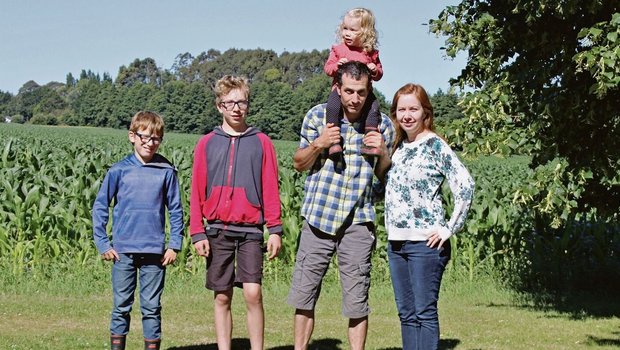 Simon und Rahel Bichsel leben seit sechs Jahren mit den drei Kindern auf einer Farm in Neuseeland. Dort bauen sie unter anderem Süssmais, Kürbisse und Rosenkohl an.