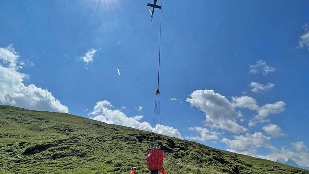 So dramatisch war die Lage im letzen Sommer: Wassertransport auf die Alp Bodmen-Saasberg im Kanton Glarus im Juli 2022.