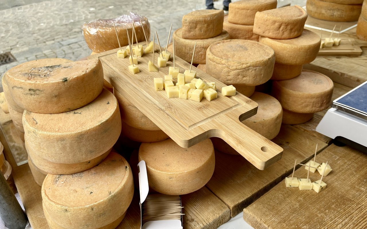 Mundgerecht geschnittene Käse-Stücke von der Alpchäsi Gantrischli.
