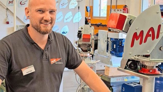 Joel Mai, Geschäftsführer und Inhaber der Mai Maschinen AG, im Montageraum des neuen Firmenstandorts in Dürrenroth.  