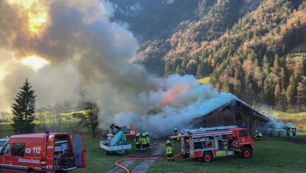 Beim Brand entwickelte sich viel Rauch. (Bilder Kapo BE)
