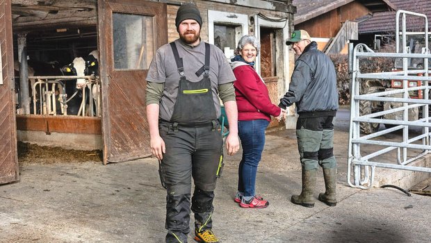 Hannes Kunz (vorne) blickt in die Zukunft; seine Eltern Barbara und Manfred Kunz geben nun schritt-weise Verantwortung ab.