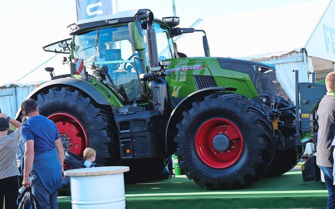 Auch Landtechnikfans kamen auf ihre Kosten. Sie konnten zum Beispiel den neuen Fendt 829 Vario (290 PS) besichtigen.