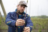 Christoph Reutimann vom Betrieb «Hopfentropfen» in Unterstammheim ZH. Bild: Mareycke Frehner 