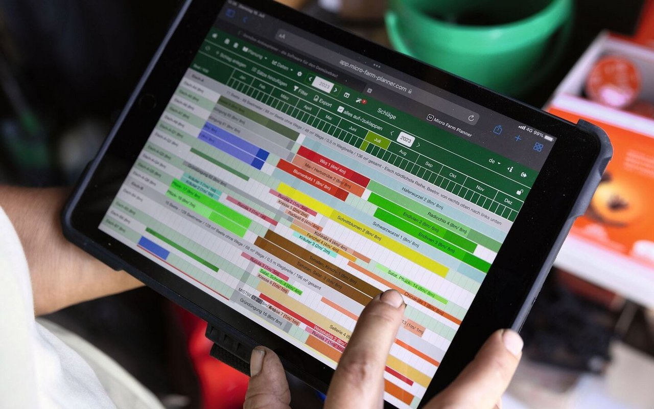 Die App «Micro Farm Planner» erleichtert die Arbeit: Damit lässt sich die Beet-belegung planen, die benötigten Setzlinge und die erwartete Erntemenge.