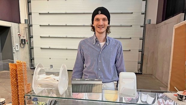 Valentin Sigrist aus Bühler AR stellt unter anderem vegane Glace her. Die Basis aus Ackerbohnen liefert das Startup Fabas.
