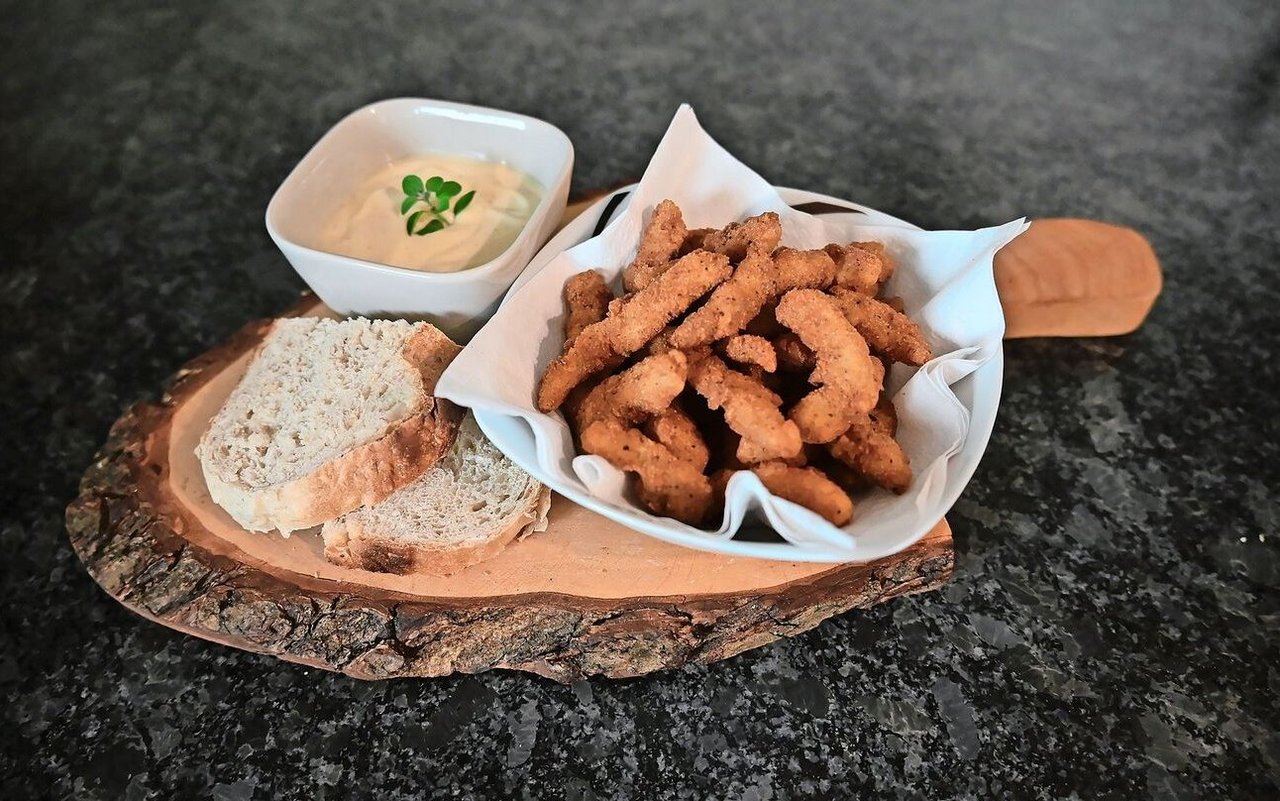 Kutteln können mehr als nur in Tomatensauce dümpeln. Werden sie frittiert und mit Mayonnaise serviert, könnte es ein, dass sogar Kuttel-Gegner sie essen. So kalorienarm wie im Urzustand sind sie dann aber nicht mehr. 