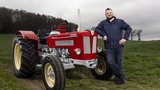 Matthias Stirnimann mit seinem Schlüter Compact 850. (Bild: «die grüne» / Pia Neuenschwander)