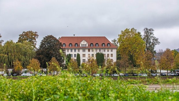 Zum Standort Courtemelon in Courtetélle JU gehört auch ein öffentlich zugängliches Restaurant. In Loveresse BE hat die Fondation Rurale Interjurassienne einen weiteren Ausbildungs-Standort. Bild: Pia Neuenschwander