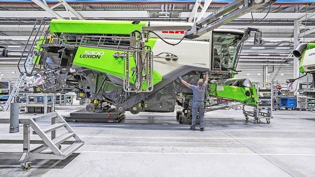 Der Landtechnikhersteller Claas hat ein schwieriges Jahr hinter sich. Am Stammsitz in Harsewinkel (D) müssen nun erneut Beschäftigte in Kurzarbeit gehen.