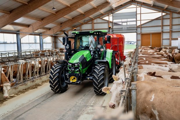 Die neuen Traktoren der Serie 5 von Deutz-Fahr sind vielseitig, wendig, effizient, sicher und komfortabel Deutz-Fahr hat die «kleine» Serie 5 seiner Traktoren von 95 bis 126 P erneuert. (Bild: Deutz-Fahr)