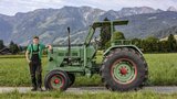 Jan Kropf, Landwirt aus Wattenwil BE, sammelt Bührer-Traktoren. (Bild: «die grüne» / Pia Neuenschwander)