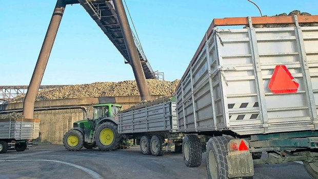 Um die Sicherheit im Strassenverkehr gewährleisten zu können, ist bei landwirtschaftlichen Fahrzeugen ein gewisses Adhäsionsgewicht einzuhalten. Dieses wurde in Frauenfeld bei Zuckerrübenlieferant(innen) überprüft.