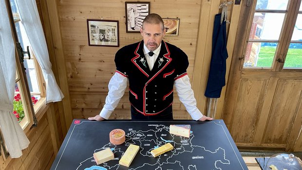 Schweizerkarte, auf der verschiedene Käsesorten richtig platziert werden müssen.