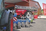 Hackgeräte mit automatischer Spurführung ergänzen immer öfter den chemischen Pflanzenschutzmittel-Einsatz. Bild: Beat Schmid 