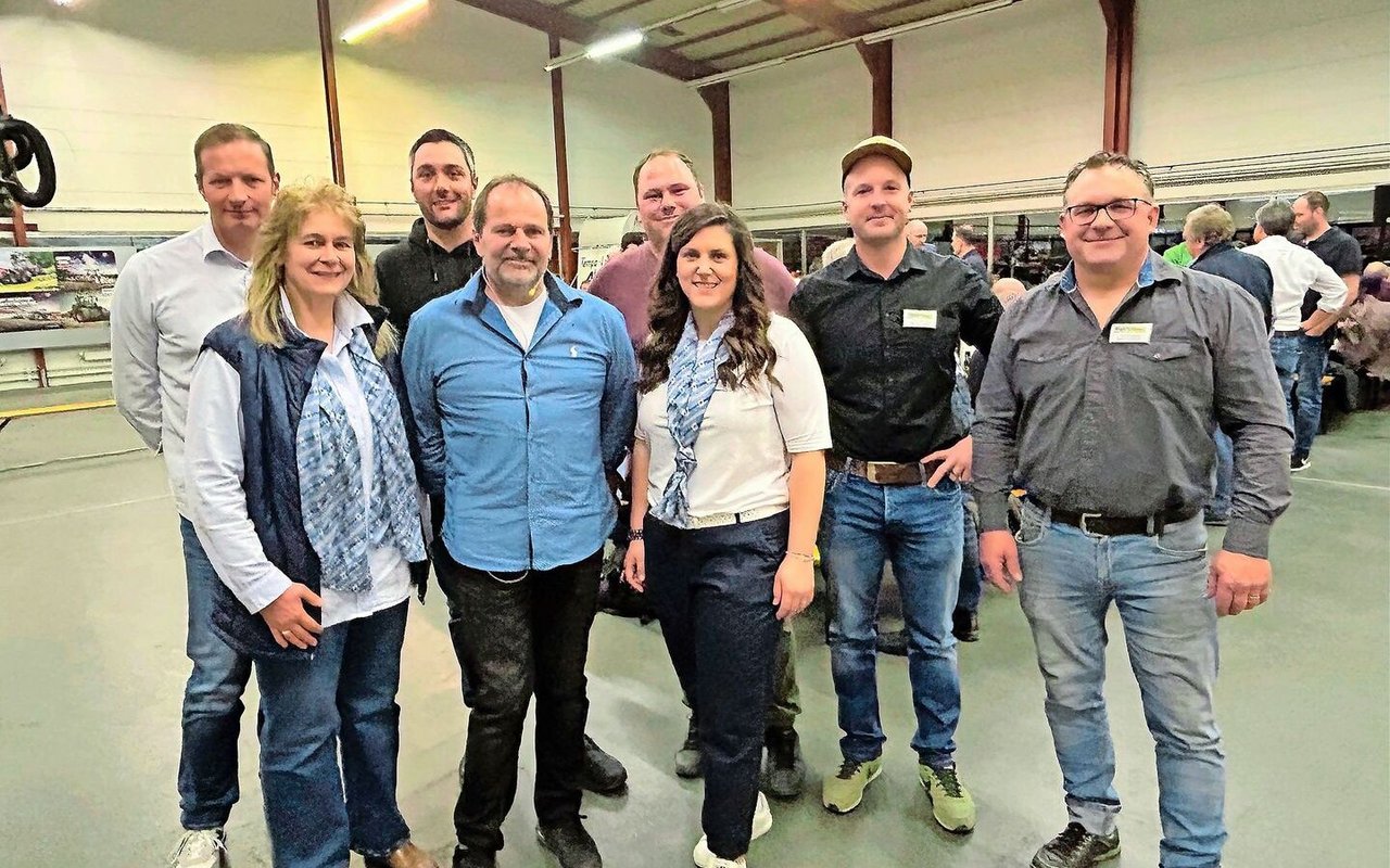 Der Vorstand des Schaffhauser Bauernverbands mit Geschäftsführerin Virginia Stoll (vorne, l.). Christoph Graf (vorne, 2. v. l.) kündigte an, dass er auf 2025 als Präsident zurücktreten werde. 