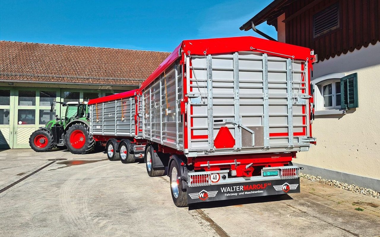 Der Anhängerzug verfügt mit LKW-Achsen und -Bremsen über höchste Sicherheitsstandards. 
