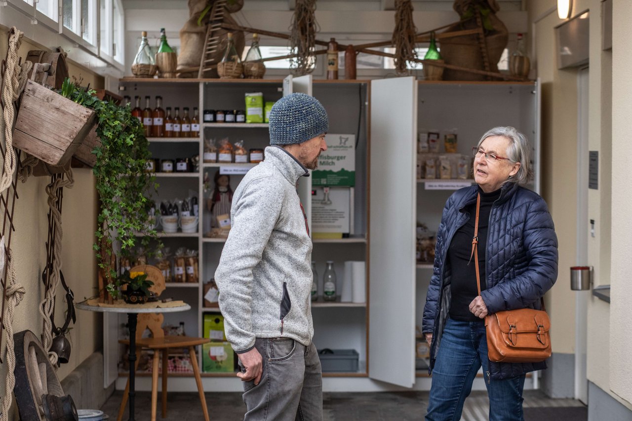 Der Quartier-Hofladen im a+ Hilfsmittelshop des Samaritervereins Thun. (Bild: «die grüne» / Pia Neuenschwander)