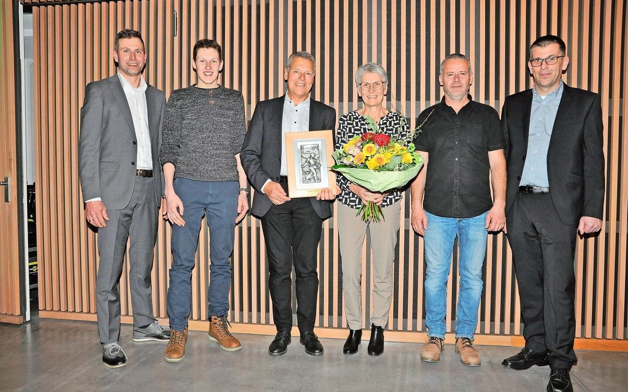 Präsident Marcel Niffeler, Markus Gisler, Josef und Ruth Stalder, Urs Lang und Geschäftsführer Martin Fuhrimann (v. l.).