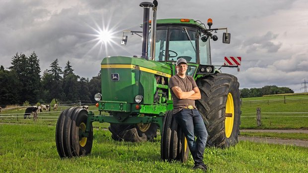 Der John Deere 4430 ist der Traumtraktor von Tim Flury aus Aesch SO. (Bild: «die grüne» / Pia Neuenschwander)