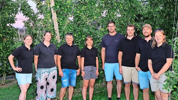 Volle Beraterpower der Obstbaugruppe des Arenenbergs: (v.l.n.r.) Anja Ackermann, Marlis Nölly, Patrick Stadler, Andrea Marti, Ralph Gilg (Präsident Thurgauer Obstverband), Florian Eltschinger, Andre Löhle und Sonja Züst. 