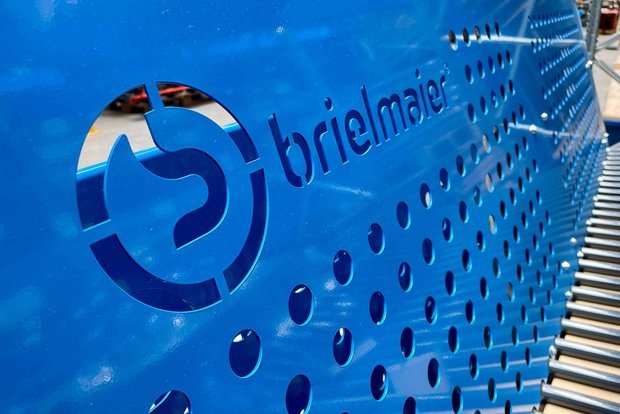 Das «b» steht für Brielmaier, Breitspur – und für Boliden, schwärmen Fans der Motormäher aus dem Schwabenland. (Bild: Jürg Vollmer / «die grüne») 