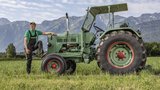 Jan Kropf, Landwirt aus Wattenwil BE, sammelt Bührer-Traktoren. (Bild: «die grüne» / Pia Neuenschwander)