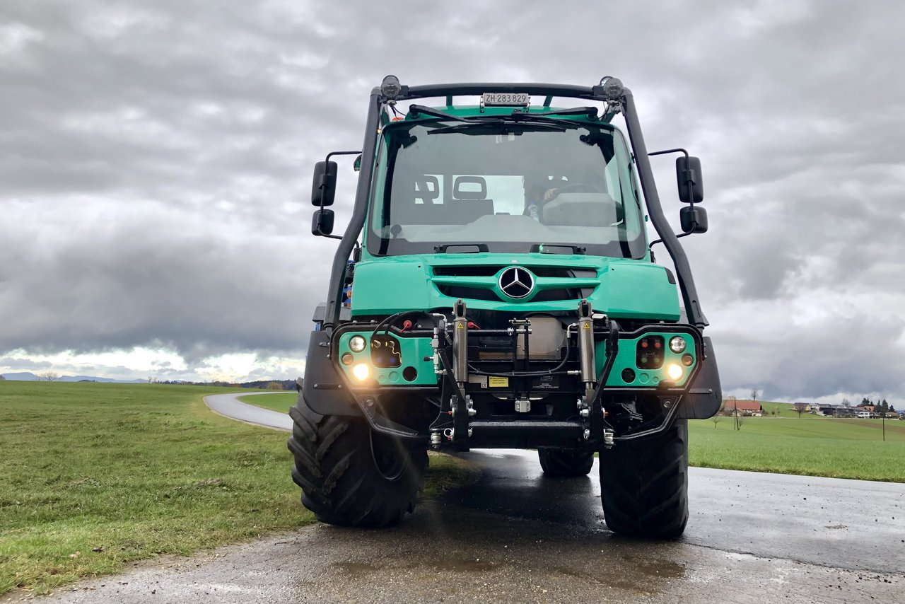 Der Agrar-Unimog U 530 ist ein vielseitiger Geräteträger für die Landwirtschaft. (Bild: «die grüne»)