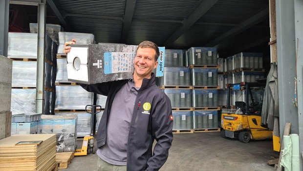 Bruno Aemisegger liefert mit seinem Unternehmen Verbrauchsmaterial für die Siloballenproduktion.