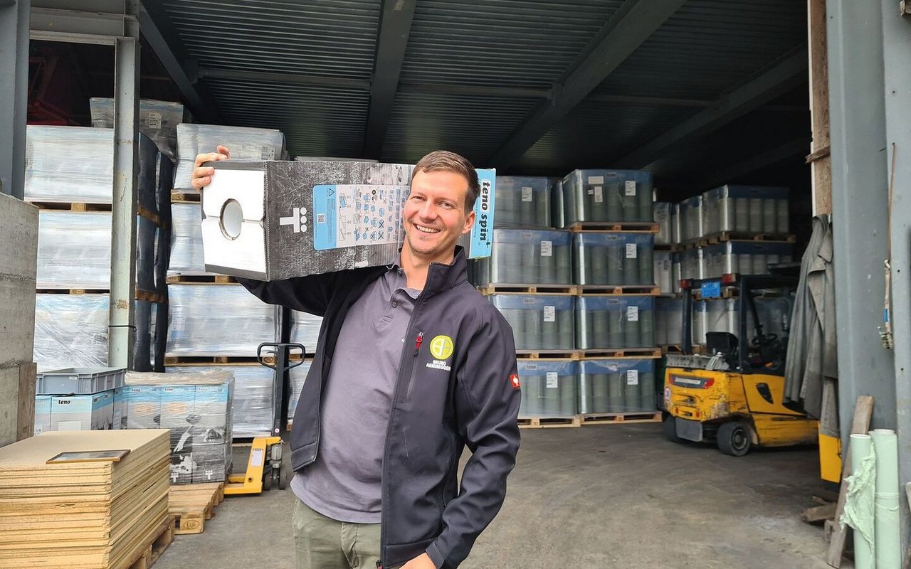 Bruno Aemisegger liefert mit seinem Unternehmen Verbrauchsmaterial für die Siloballenproduktion.