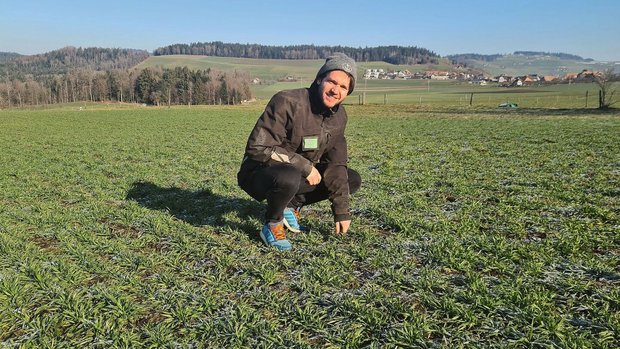 Manuel Engel setzt i Manuel Engel setzt in seinem Lohnunternehmen Smart-Farming-Technologie ein und düngt die Kulturen mit Ausbringkarten.