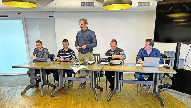 Der Vorstand des Raufutterverbandes mit Michael Müller, Simon Gerber, Präsident Fabian Gut, Geschäftsführer Daniel Betschart und Toni Herger (v. l.) plädierte für tiefere Richtpreise.