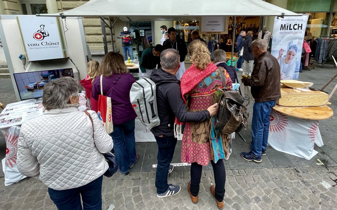 Besucher am Cheese-Festival in Thun BE.