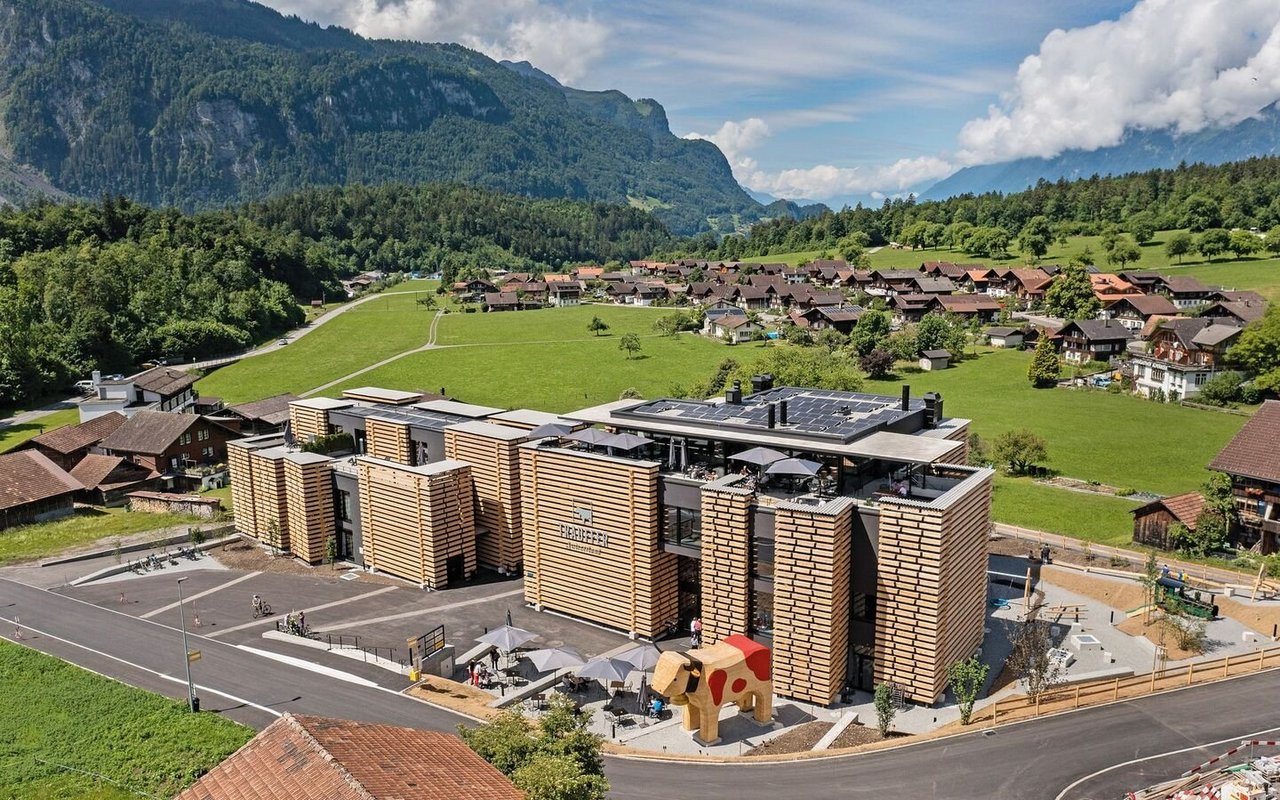 Das «Bretterhotel» in Hofstetten bei Brienz BE aus der Vogelperspektive.