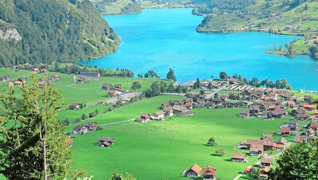 Grünlandkanton Obwalden (Das Bild wurde bei Lungern gemacht). Wenn Landwirte wenig Futter zukaufen und Futterzusätze einsetzen, erhalten sie Beiträge.  