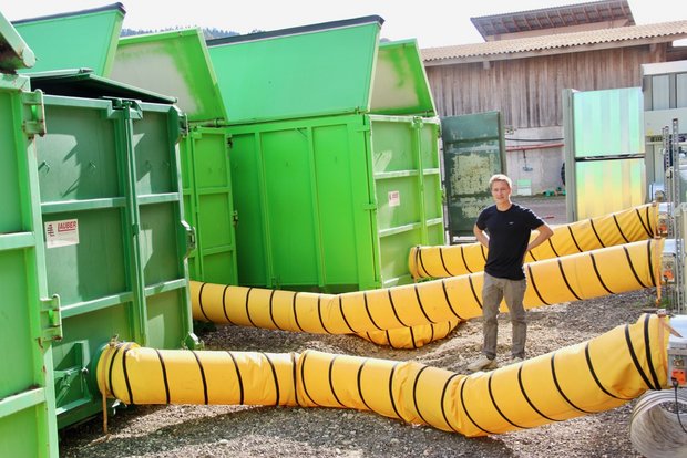 Körnermais mit Biogas-Abwärme trocknen Michael Hunkeler tüftelt an der Körnermais-Trocknung mit Abwärme aus der Biogas-Anlage. Foto: Sebastian Hagenbuch