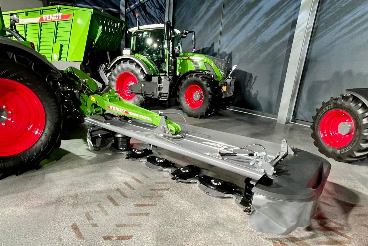 Für Schweizer Landwirte ist interessant, dass Fendt 2021 bei der Futtererntetechnik Marktanteile gewinnen will. Zum Beispiel mit den komplett neu entwickelten Heckmähwerken Fendt Slicer 860 und 960. (Bild: Jürg Vollmer / «die grüne»)