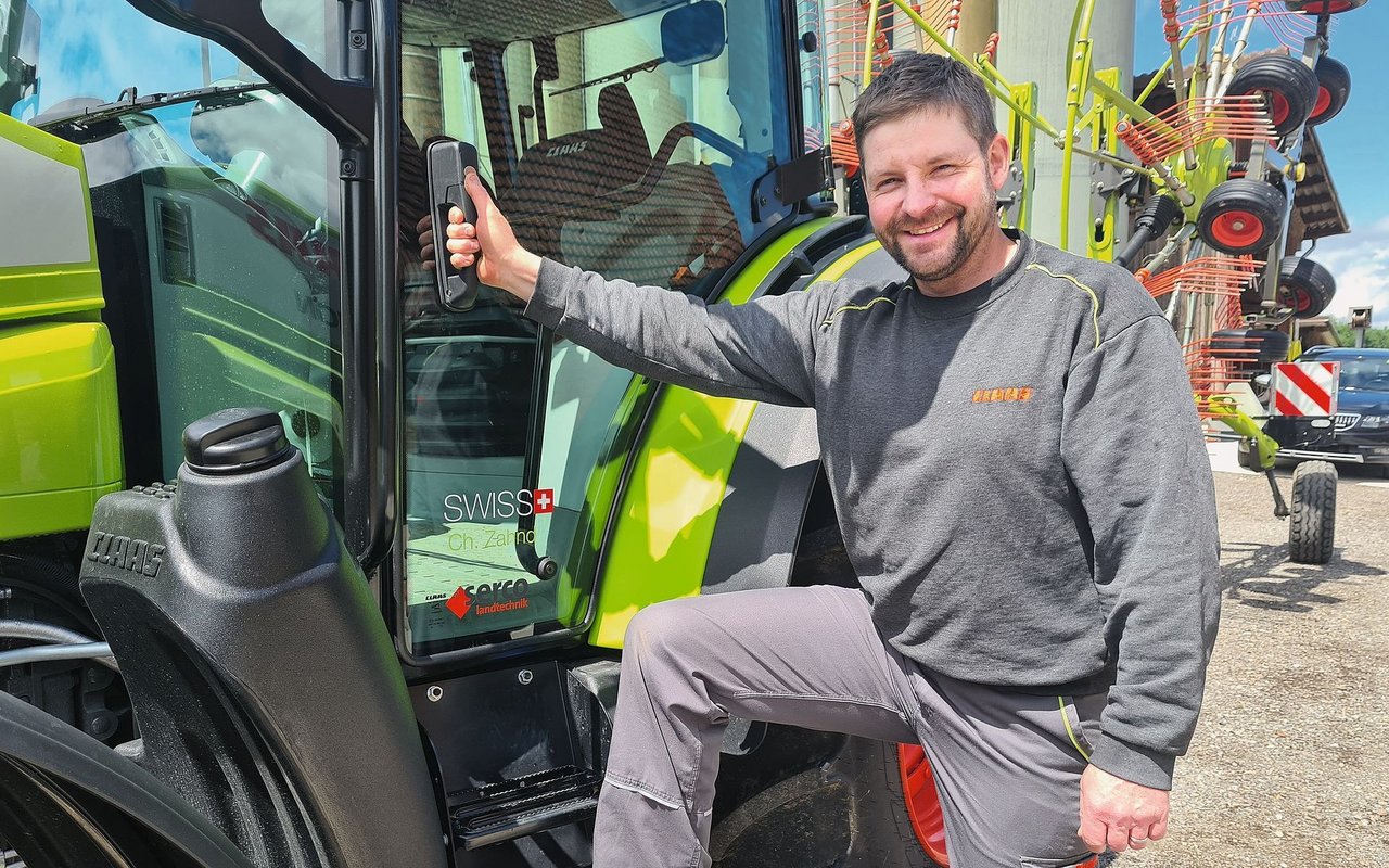 Christian Zahnd hat mit dem Arion 410 einen passenden Traktor gefunden. Bild: die grüne/Beat Schmid