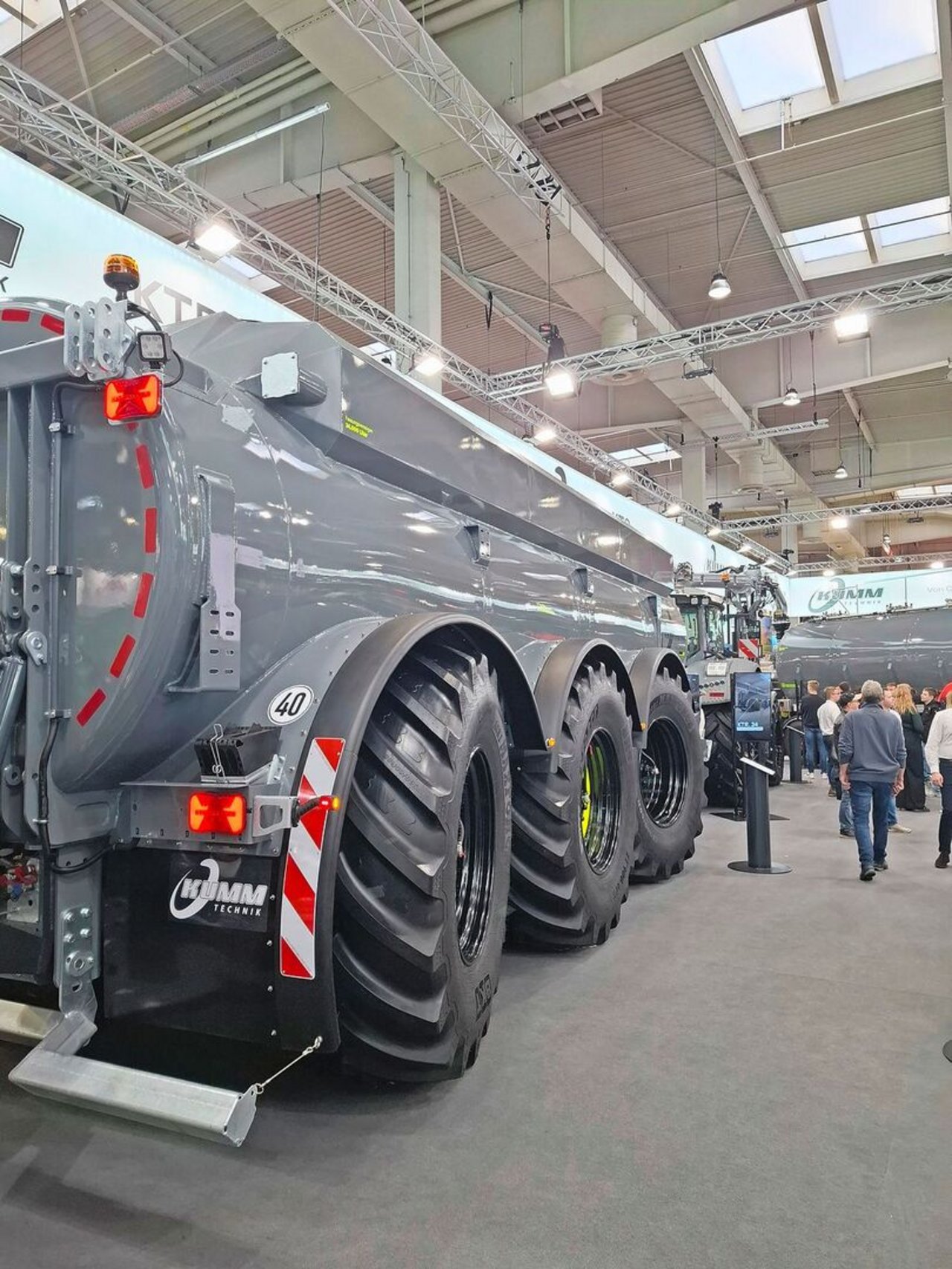 Das 34-Kubikmeter-Fass von Kumm war mit seinen beeindruckenden Dimensionen ein Publikumsmagnet an der Agritechnica.